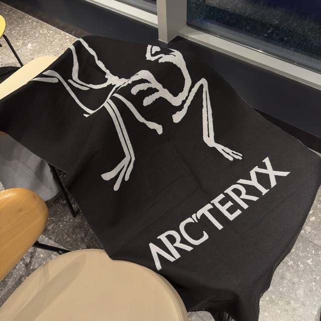 Arc'teryx Outdoor Windproof, Cold-proof, Warm Wrap, Large Scarf A must-have outd