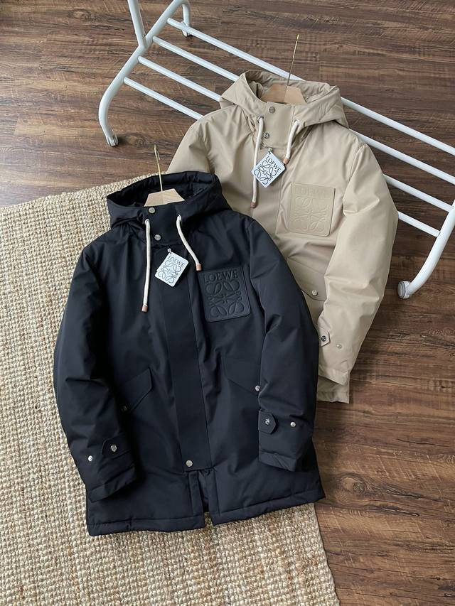Loewe Men's Winter Urban Casual Mid-Length Down Jacket continues the brand's cla