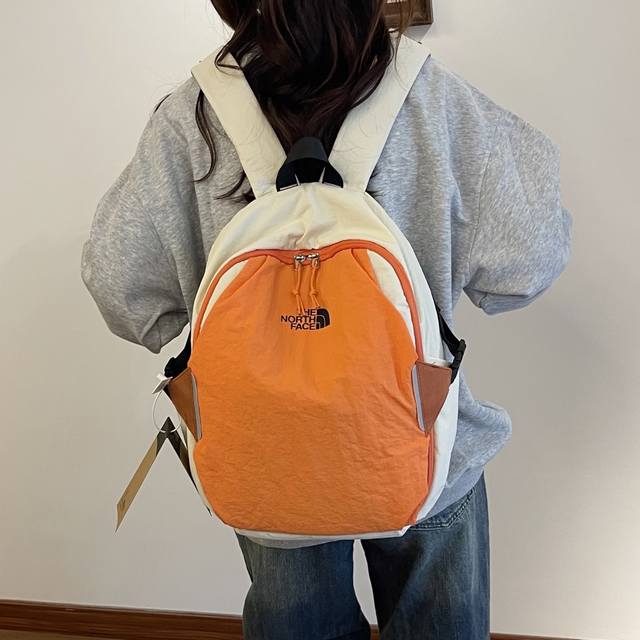 The North Face Streetwear Trendy Sporty Casual Backpack, Stylish and Versatile,