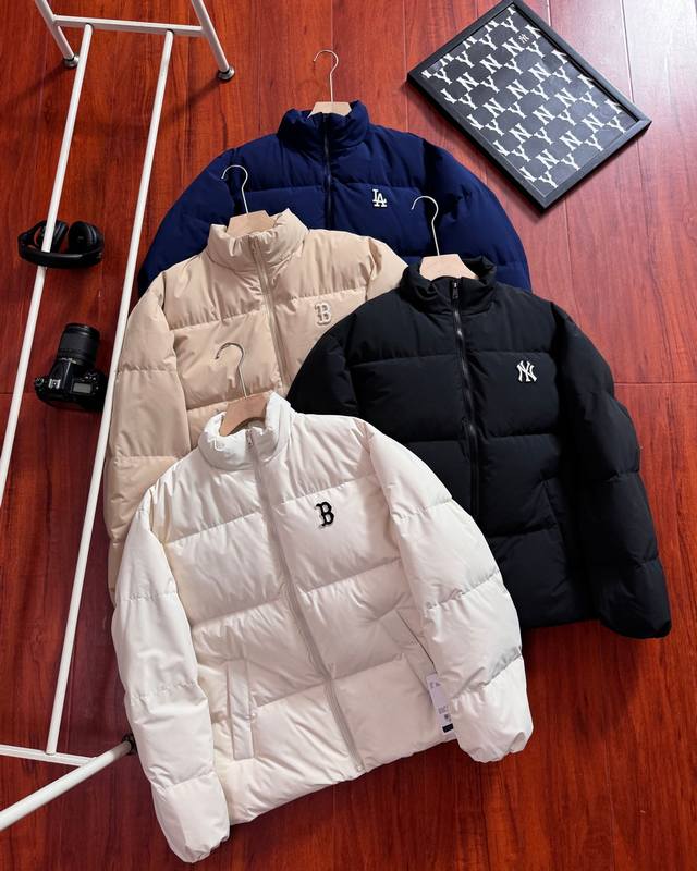 Top-tier version with tote bag and chip sensor support. Mlb Yankees stand-up col