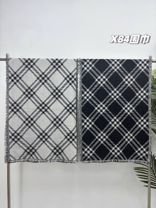 A genuine top-quality cashmere scarf, 70% cashmere + 30% silk, unisex plaid patt