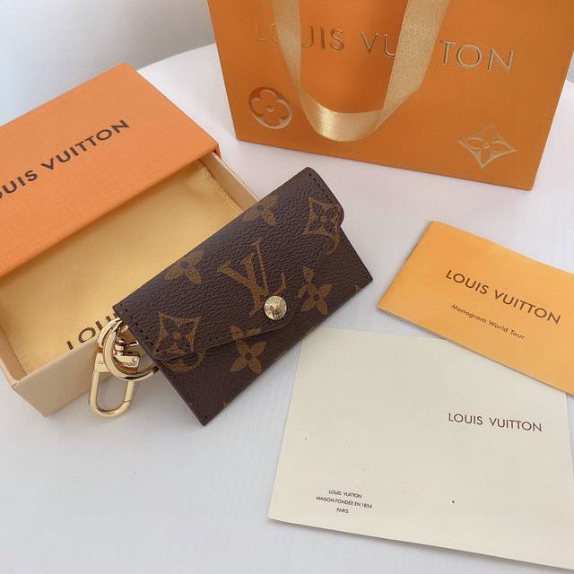 Louis Vuitton Card Holder & Keychain This keychain can be used to hang keys, car