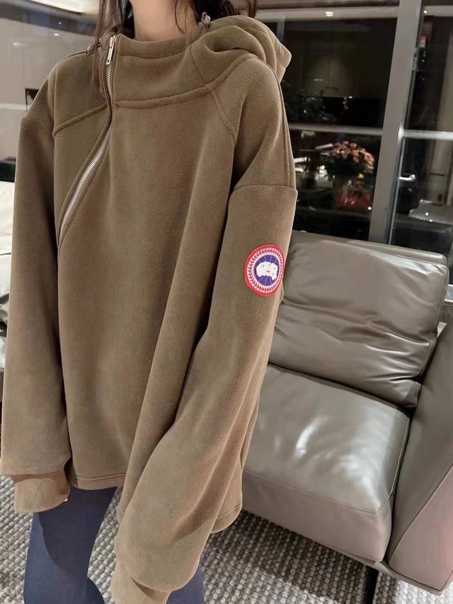 New Arrival! Canada Goose Fleece Zipper Jacket! Perfect for everyday wear, espec