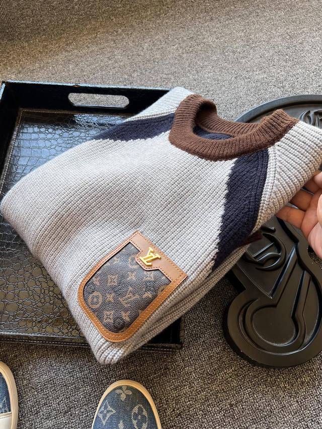 Luxury Yarn-Knit Sweater! Popular Item! Louis Vuitton's newest color-blocked yar
