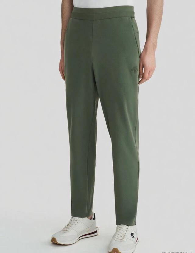 Descente Essential Series Knit Sports Pants (Ddd) Between the hustle and bustle