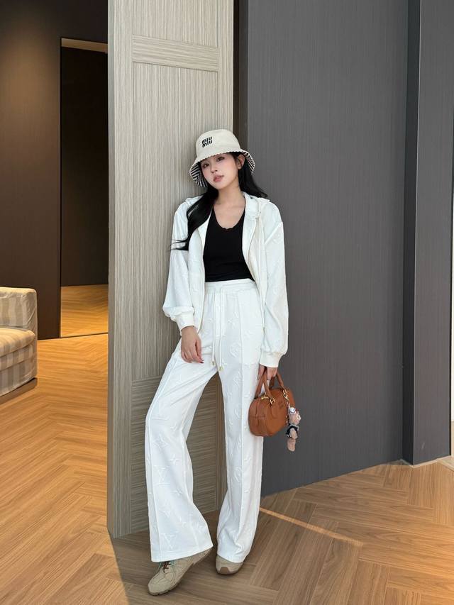 New Arrival: Louis Vuitto 2025 New Arrival - Embossed Hooded Jacket and Pants Se