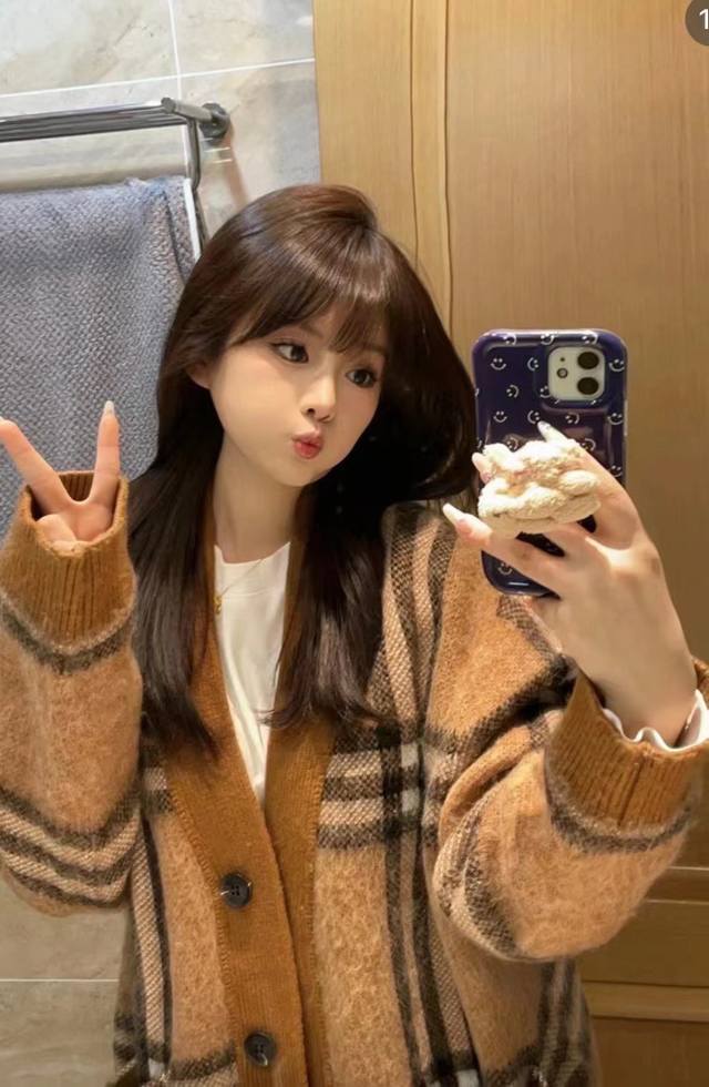 New Arrival! Burberry Plaid Cardigan! These long boots make you look so tall, wh