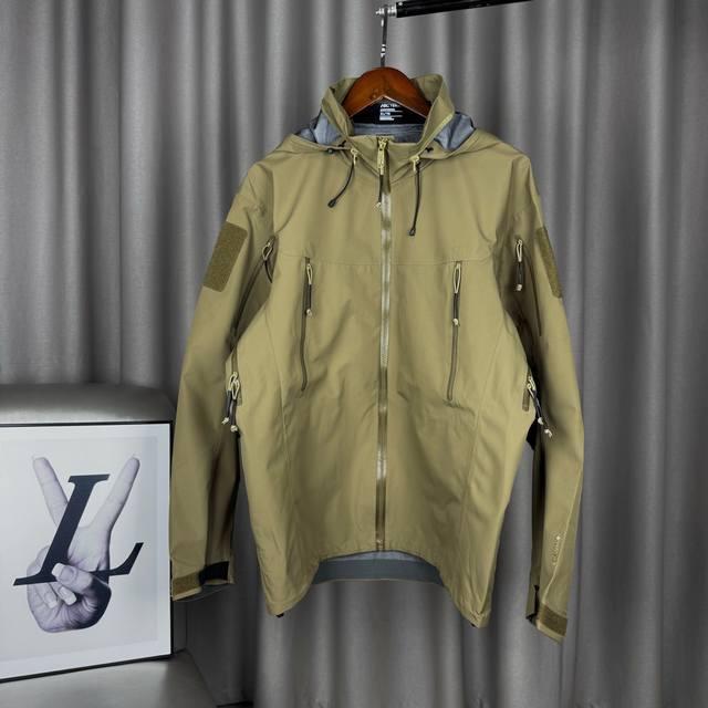 Exclusive premium crocodile-colored Arc'teryx Alpha Leaf Jacket Gen2, breathable