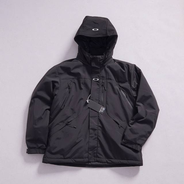 Oak's New Ski Jacket (Ddd) A warm ski jacket that replicates the professional sk