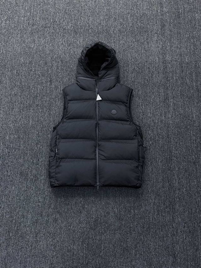 Moncler Micro-Label Detachable Hooded Zipper Down Vest (Ddd) A down vest that co