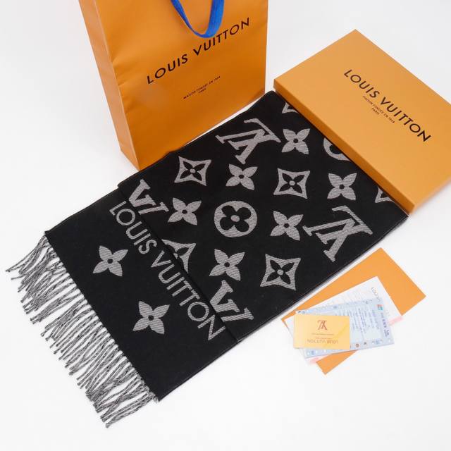 Louis Vuitton Lv 22 New All-over Print Long Scarf (Ddd). Comes in a complete gif