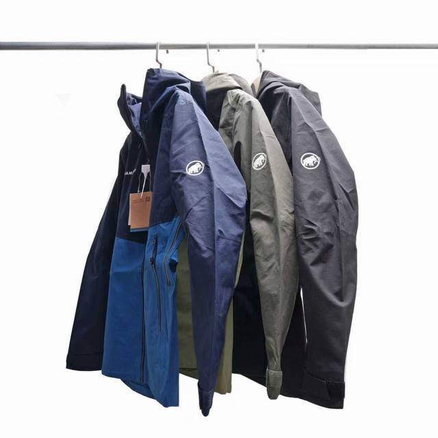 Mammut Alto Guide Hs Hooded Rain Jacket (Ddd) A rain jacket that combines profes