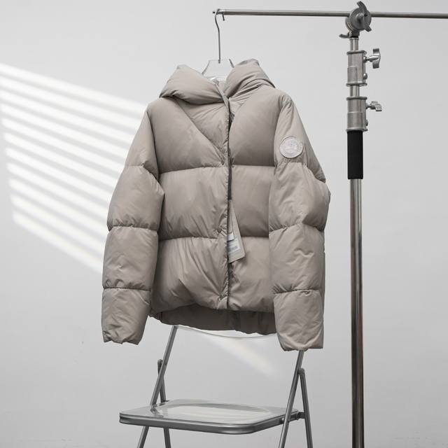 Factory direct supply Canada Goose 4829 Rhoda series hooded down jacket. Color: