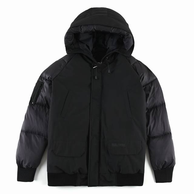 New Arrival! New Canada Goose Paradigm Series 01 Model. Features a two-way zip f