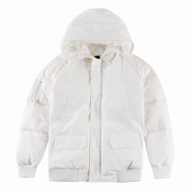 New Arrival! New Canada Goose Paradigm Series 01 Model. Features a two-way zip f