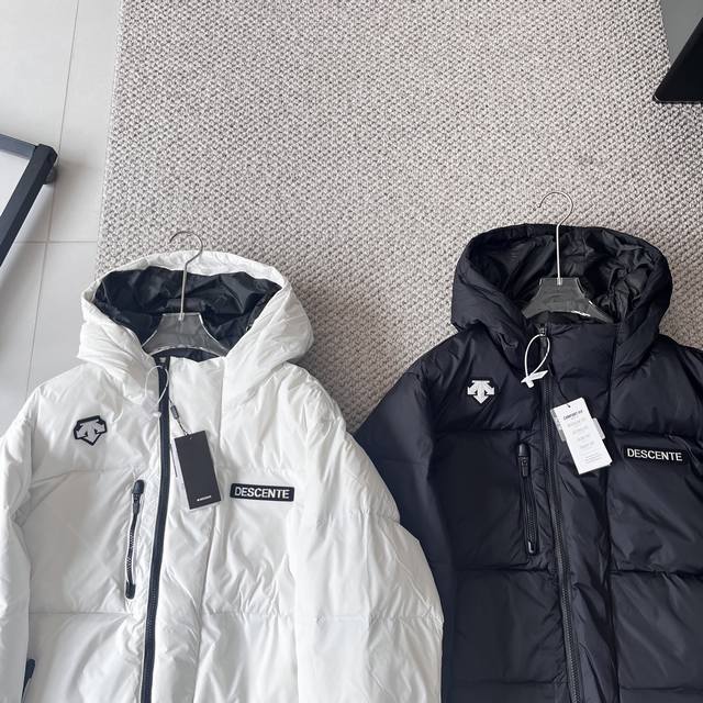Detailed images available. Descente hooded down jacket, unisex and couple style.