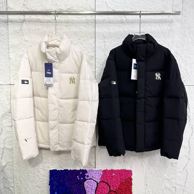 Mlb Ny Yankees embroidered small logo down jacket with large logo on the back. 2