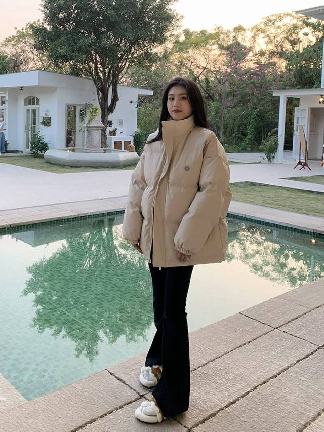 Lululemon The pinnacle of American relaxed style! Lululemon stand-collar P-padde