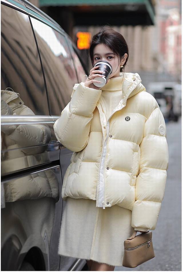 Lululemon Help! This Lululemon 95% white duck down short down jacket is windproo