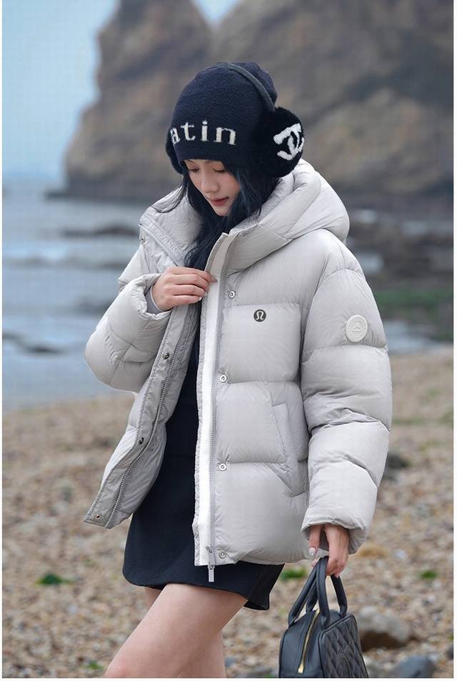 Lululemon Help! This Lululemon 95% white duck down short down jacket is windproo