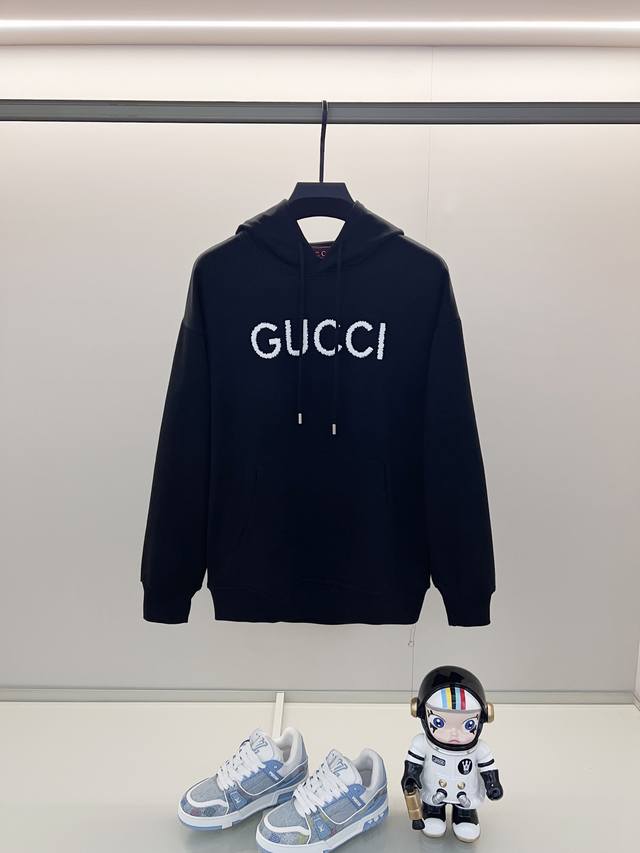 Gucci 420g pure cotton hooded sweatshirt. Features classic embroidered brand log