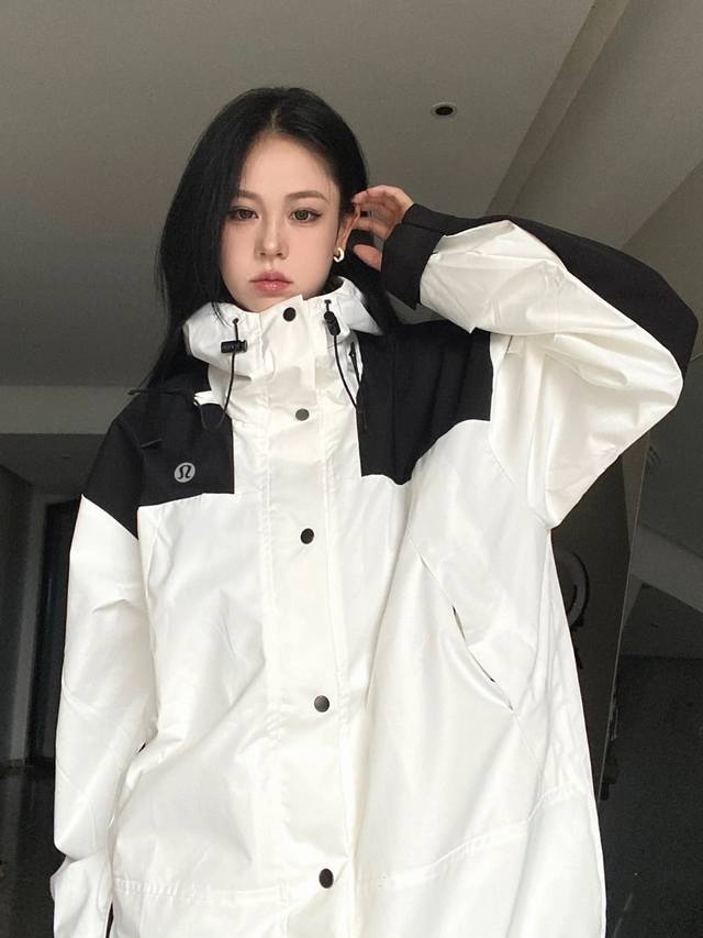 Lululemon 3-in-1 2-piece set! Anyone know what I mean?! Lululemon black and whit