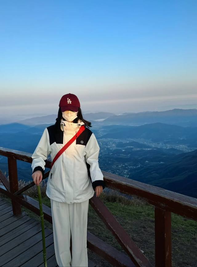 Lululemon 3-in-1 2-piece set! Anyone know what I mean?! Lululemon black and whit