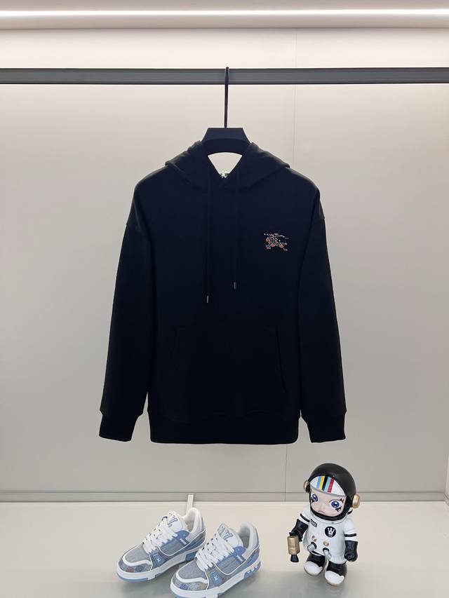 Burberry 420g 100% Cotton Hooded Sweatshirt. Features a simple front and back lo