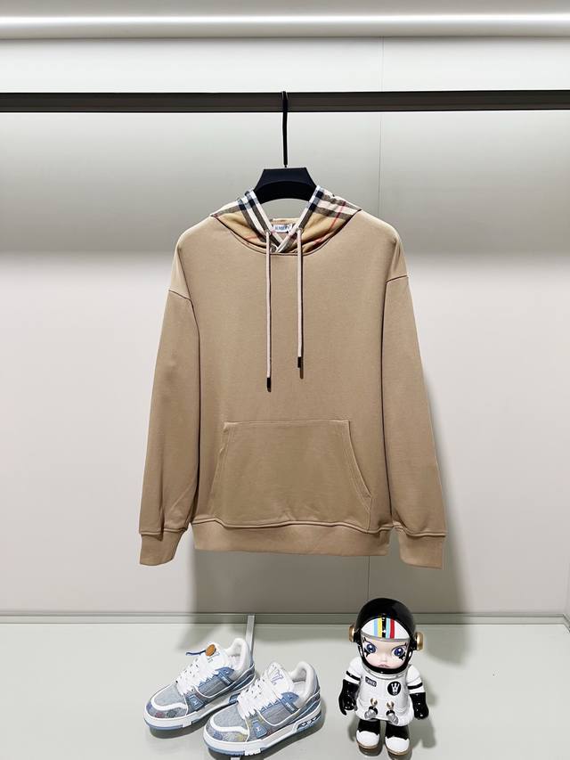 Burberry 420g Custom Fabric Hooded Sweatshirt. Classic and simple brand elements