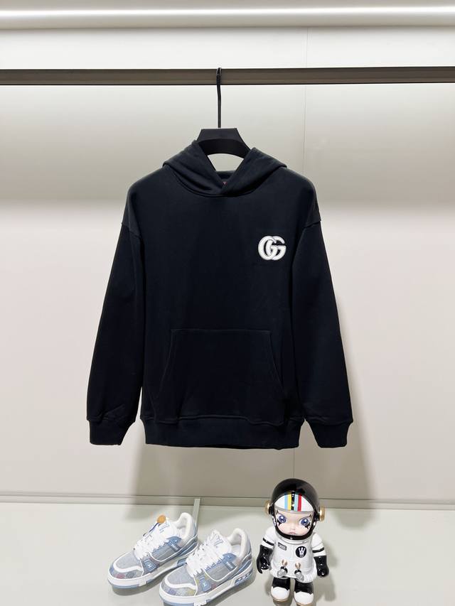 Gucci 420g pure cotton hooded sweatshirt. Features a simple double G logo with c