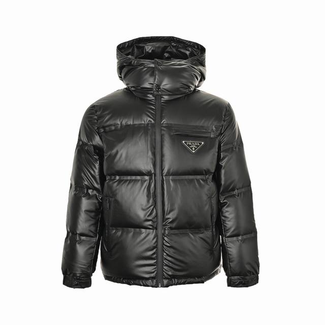 Prada 21Fw Classic Triangle Logo Hood Detachable Down Jacket This full-figured d
