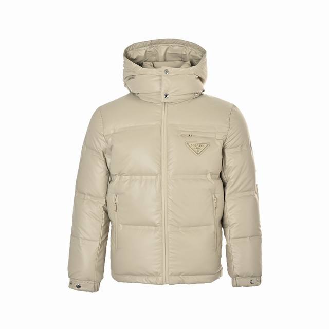 Prada 21Fw Classic Triangle Logo Hood Detachable Down Jacket This full-figured d