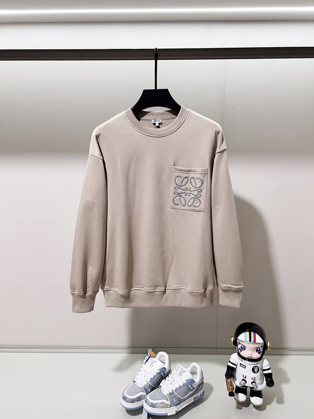 Loewe 420g 100% Cotton Crew Neck Sweatshirt. Features embroidered brand logo, la