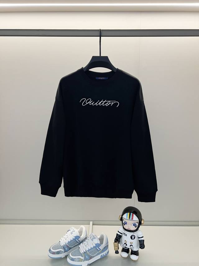 Louis Vuitton 420g 100% Cotton Crew Neck Sweatshirt. Features simple embroidered