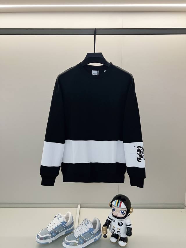 Burberry 420g 100% Cotton Crew Neck Sweatshirt. Features a striped print with a