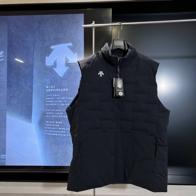 New Navy Blue with 90% White Duck Down - Autumn/Winter Hot Item: Descente Golf P