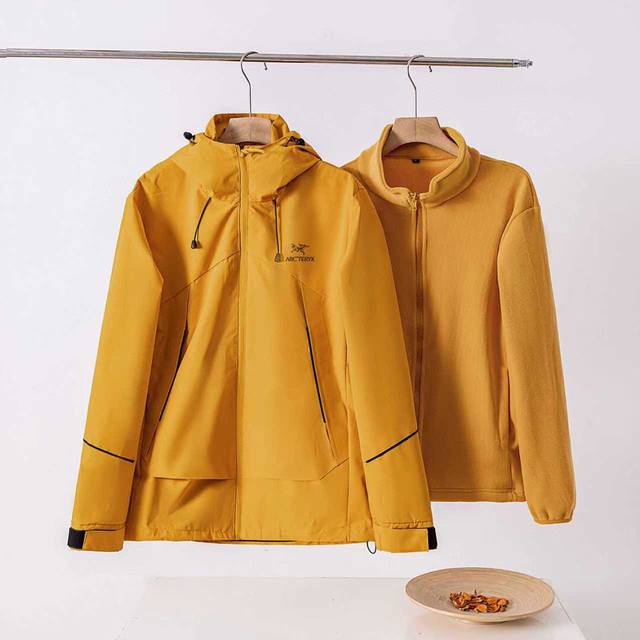 Price reduction special offer. Arc'teryx couple's 3-in-1 windbreaker. You didn't
