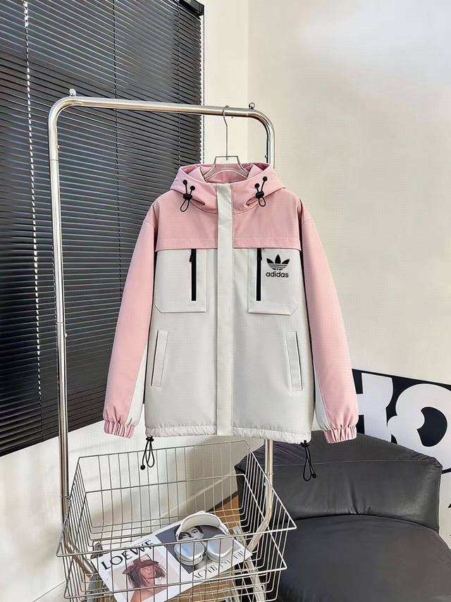 This is a classic Adidas Originals winter warm and thickened outdoor sports seri