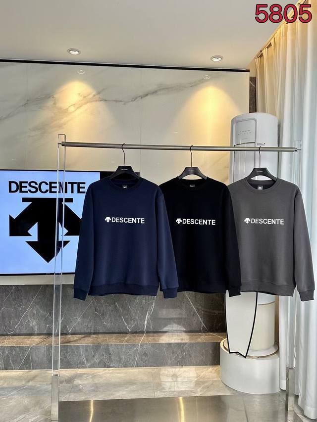 Fleece-lined! Ddd's hot-selling Descente fleece-lined crew neck sweatshirt. offi