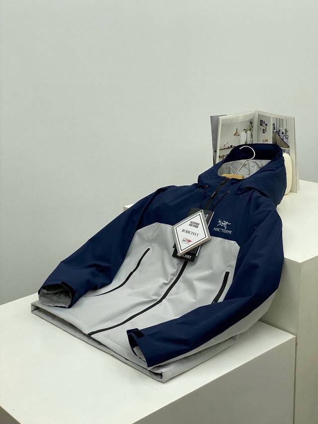 Special offer: The same popular Arc'teryx down jacket/cotton coat as the officia