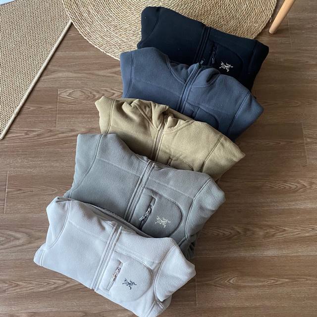 Welfare provided. Arc'teryx new arrival, highly recommended! Double-sided heat-r