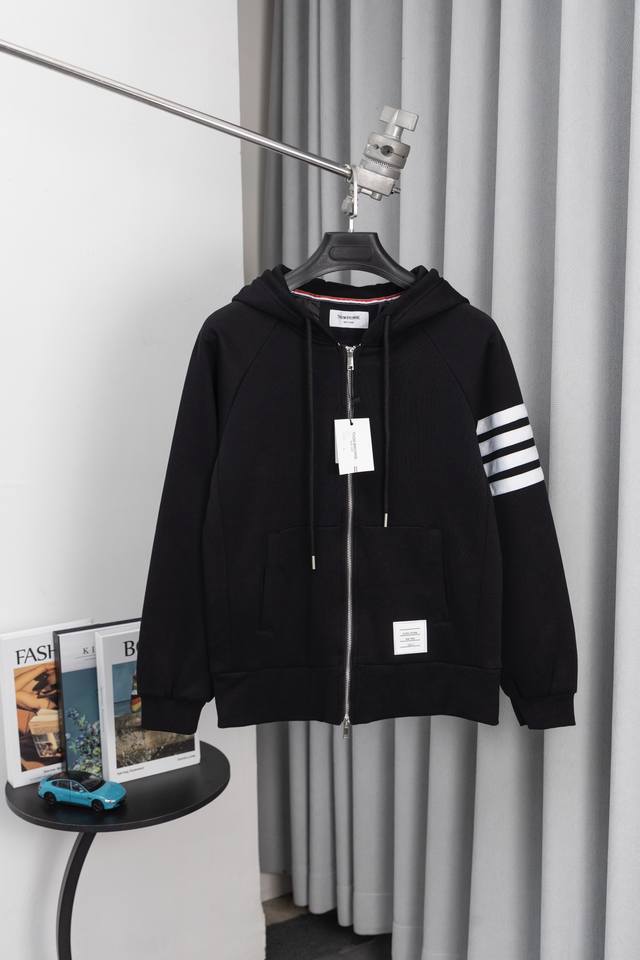 Style No.: S027 Thom Browne Classic Yarn-Dyed Four-Stripe Zip-Up Sweatshirt Jack