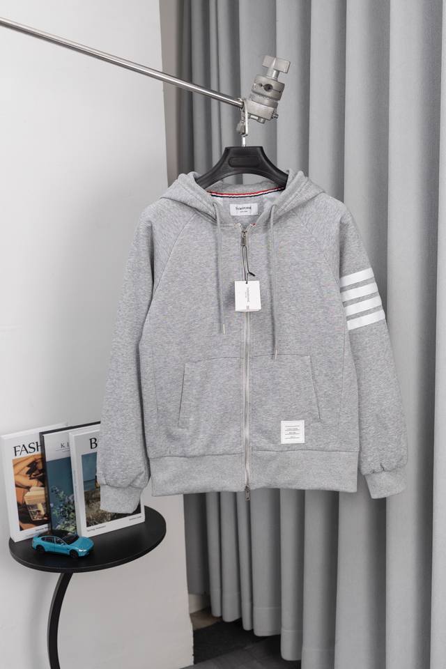 Style No.: S009 Thom Browne Classic Yarn-Dyed Four-Stripe Zip-Up Sweatshirt Jack