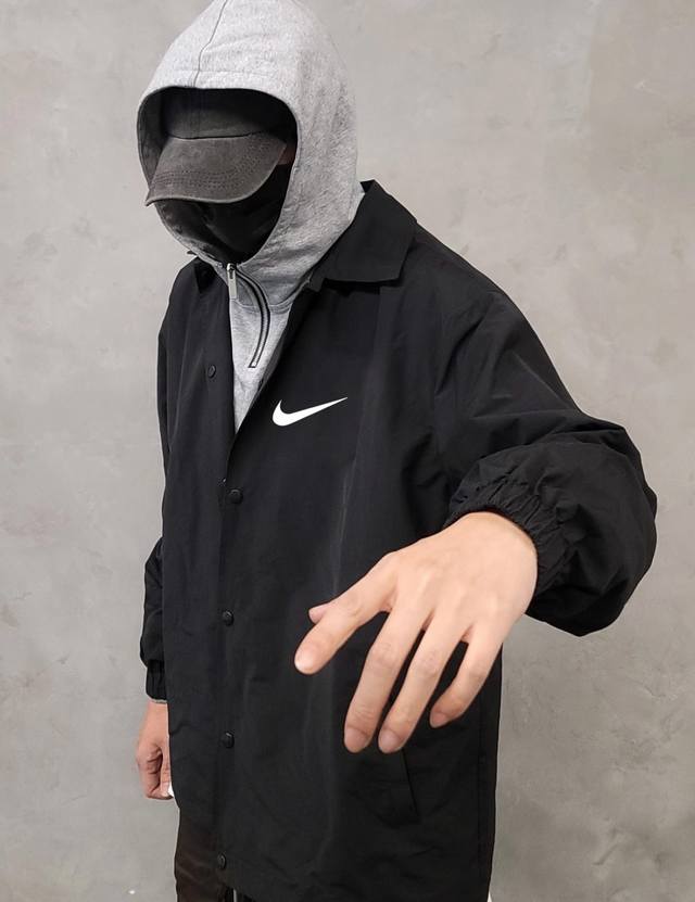 Nike x Stusy 8089 Stand Collar Coach Jacket. Made from premium woven, thick fabr