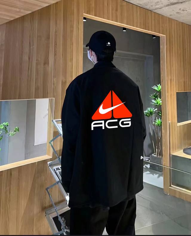 Nike Coach Jacket with Small Swoosh Stand Collar. Made from selected high-qualit