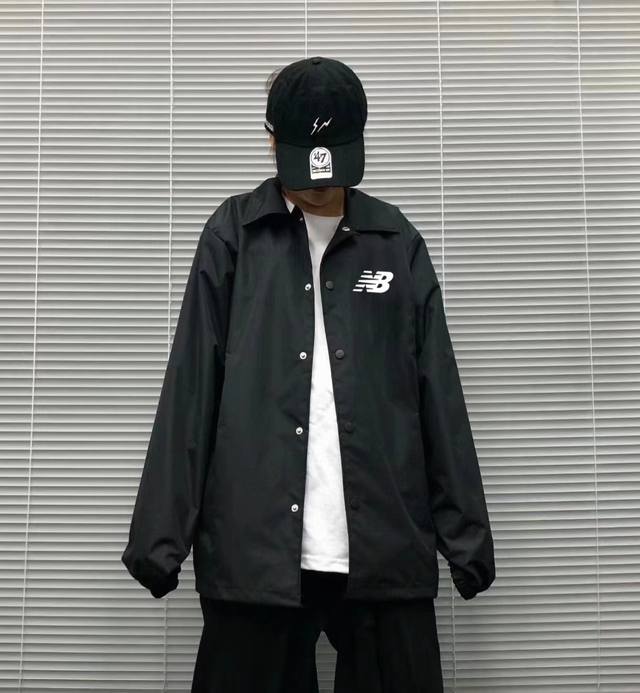 New Balance Nb Stand Collar Coach Jacket Made from selected high-quality woven t