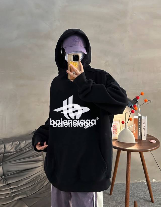 Balenciaga Double Shadow Spring/Autumn Hooded Sweatshirt (Ddd) This sweatshirt i