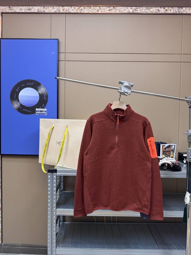 Arcteryx Covert 1/2 Zip Men's Half-Zip Stand Collar Fleece Jacket. It boasts an