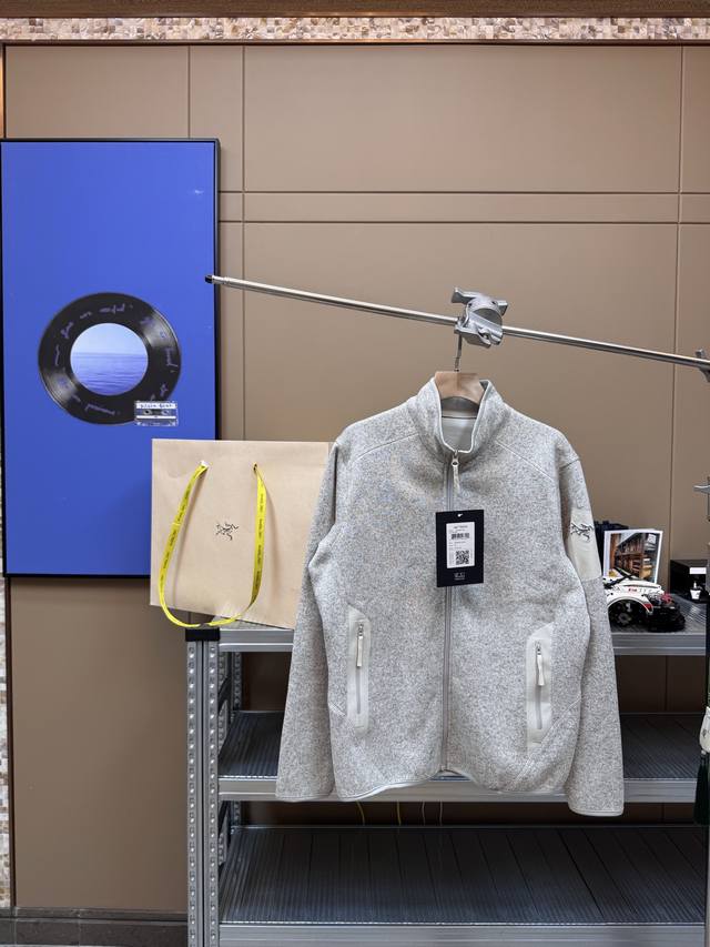 Arc'teryx Covert Cardigan Men's Zip-Up Fleece Jacket As the chill gradually sets