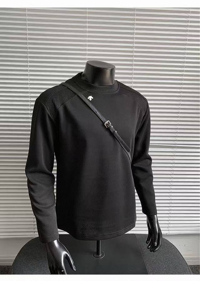 Descente Essential series unisex crew neck knit pullover sweatshirt. This sweat